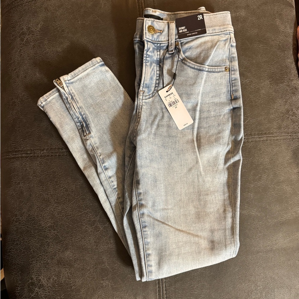 NWT Express Skinny Mid Rise Hyper Stretch
Zipper ankle detail